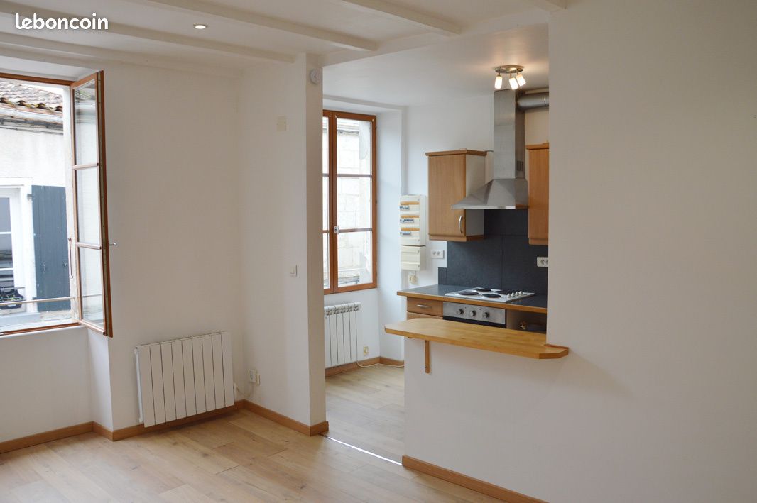 Immeuble 100 m² · à La Rochefoucauld-en-Angoumois · 100 m² · 229 000 €