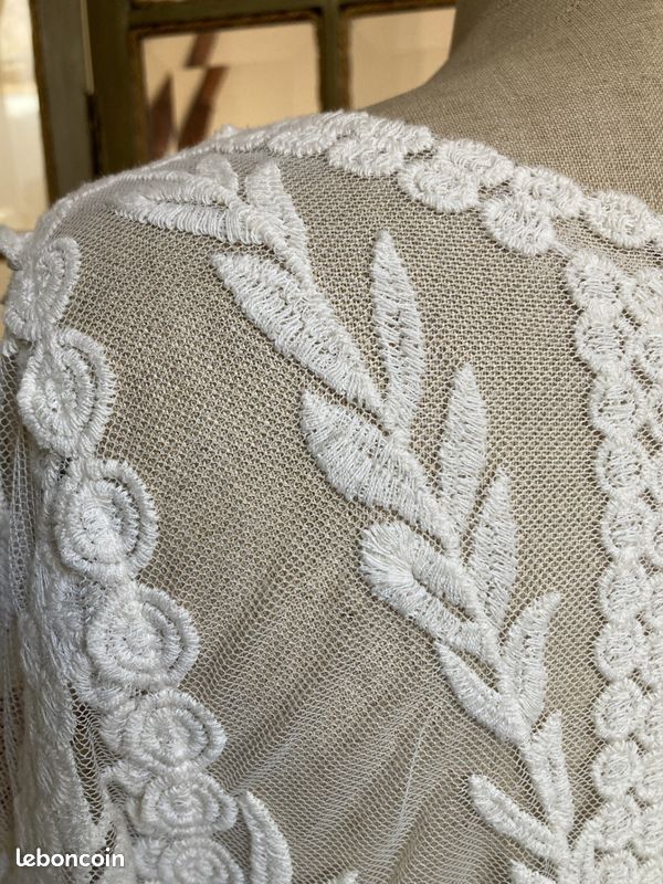 Blouse en dentelle dos nu ÉMILIE (plusieurs coloris disponibles