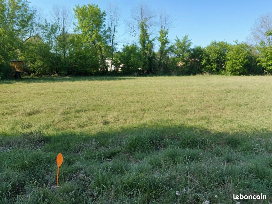 Terrain à bâtir de 501 m² à SAINT-ETIENNE-DE-TULMONT (82) au prix de 49500 · à Saint-Étienne-de-Tulmont · 49 500 €