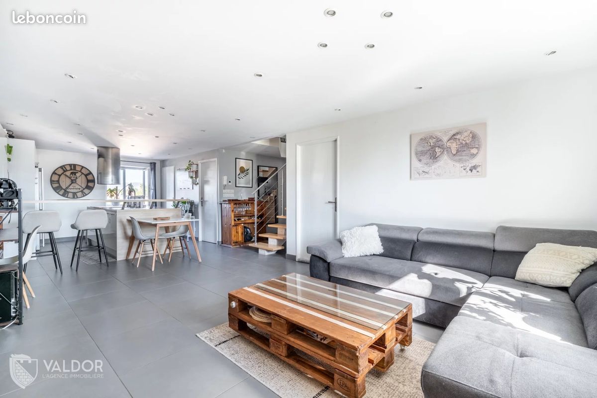 Appartement 3 pièces 109 m² · à Saint-Georges-de-Reneins · 109 m² · 215 000 €