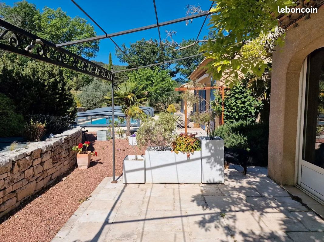 Maison 8 pièces 315 m² · à Saint-Restitut · 315 m² · 669 000 €