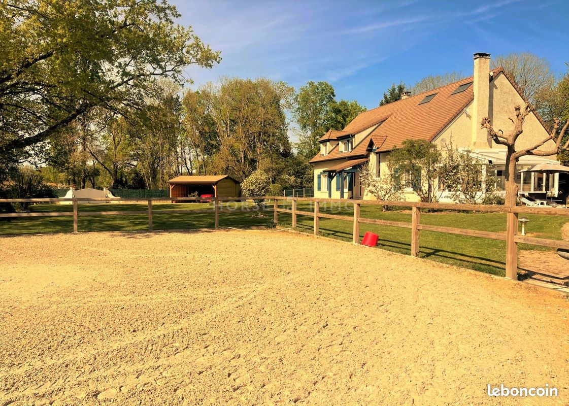 Maison 7 pièces 230 m² · à Faremoutiers · 230 m² · 943 400 €