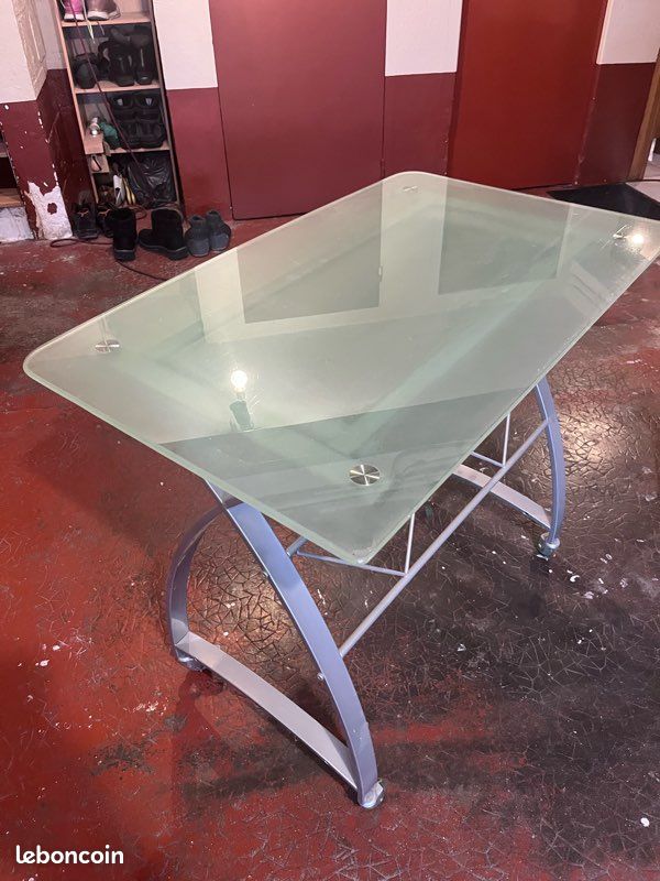 Bureau (image 1)