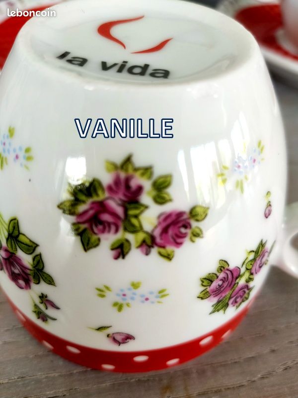 Ensemble tasses soucoupes et théière fleurs roses et pois rouge et blanc La Vida V60 (image 5)