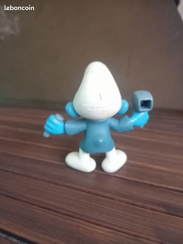 Figurine Schtroumpf Tailleur McDonald's 2018 – Très Bon état – Collection BD