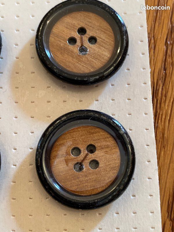 Lot de 12 boutons vintage en bois (image 6)