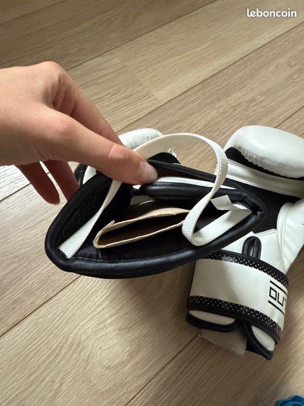 Gant de boxe blanc pour femmes (image 2)