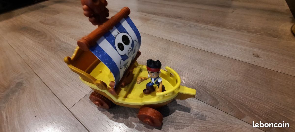 Jouet bateau pirate (image 1)