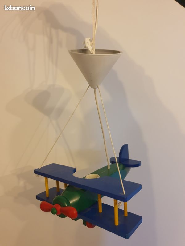 Lustre AVION pour chambre enfant (image 1)