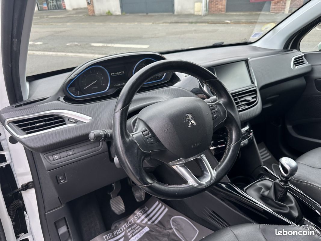 Peugeot 2008 1.6 BlueHDi 120 Allure + Options (image 6)