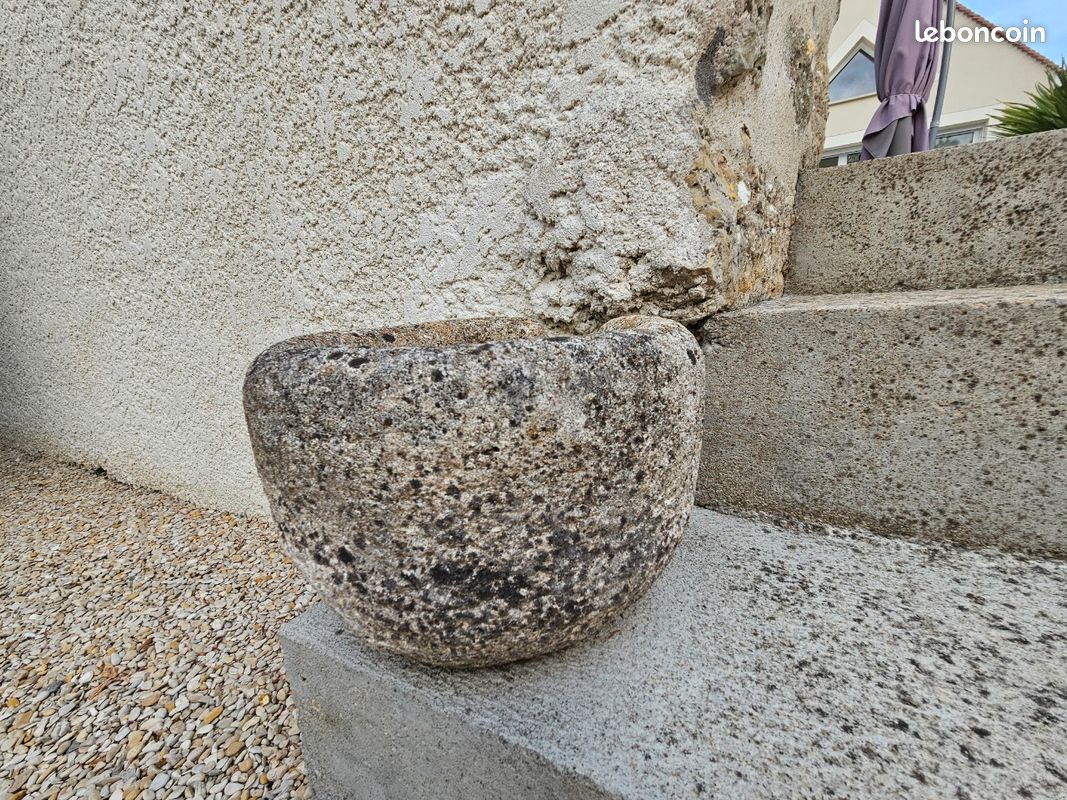 Pot en pierre reconstitué (image 2)