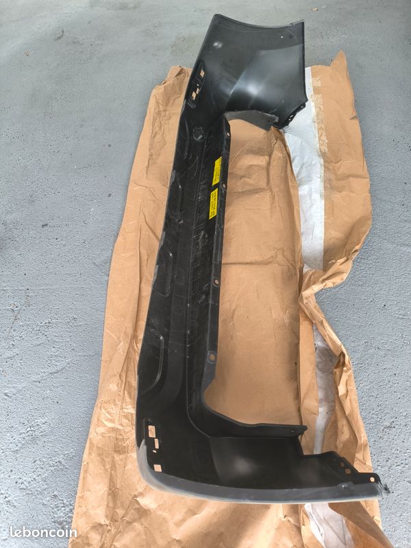Pare-chocs arrière neuf pour Renault Dacia (image 1)