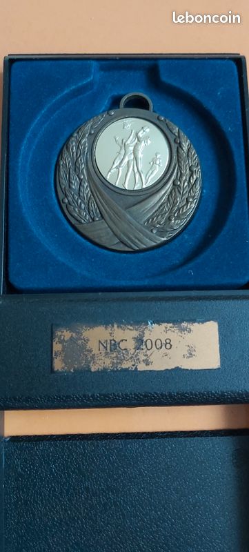 Médaille sportive argenté et bronze patiné 2008 (image 1)