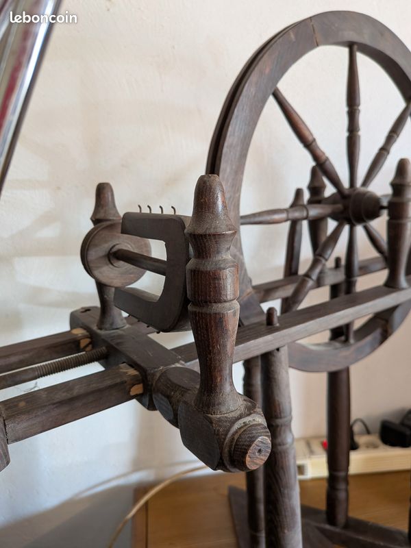 Rouet ancien (image 2)