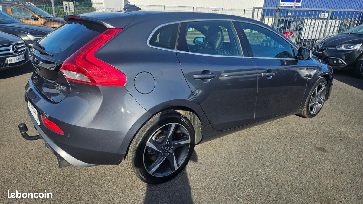 Volvo V40 D2 115 R-Design Powershift A (image 4)