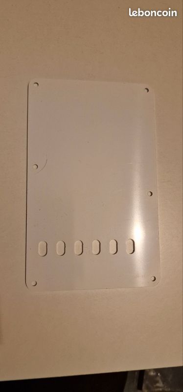 Plaque cache vibrato fender stratocaster (image 1)