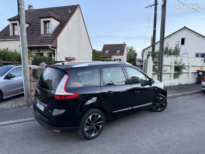 Renault GRAND SCENIC III 1.5 DCI 110CH ENERGY BOSE ECO² EURO6 7 PLACES 2015 (image 12)