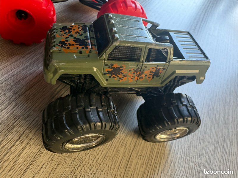 Lot véhicules 4x4 monster trucks hot wheel et autres (image 11)