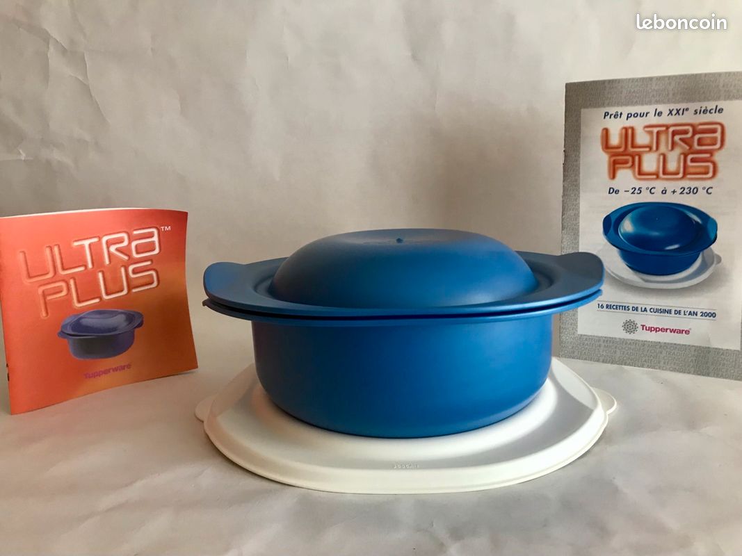 Neuf dans emballage - Cocotte Ultra Plus ronde, 2 litres, pour cuisson four traditionnel ET micro ondes ET congélation, + notice + livret de recette + couvercle de conservation, Tupperware (image 1)
