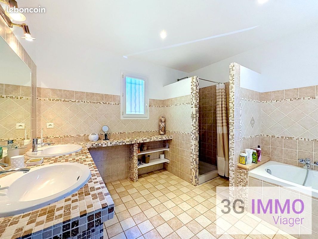 VILLA F5 plain-pieds 190m² | Terrasse et piscine | Nue-Propriété (image 7)