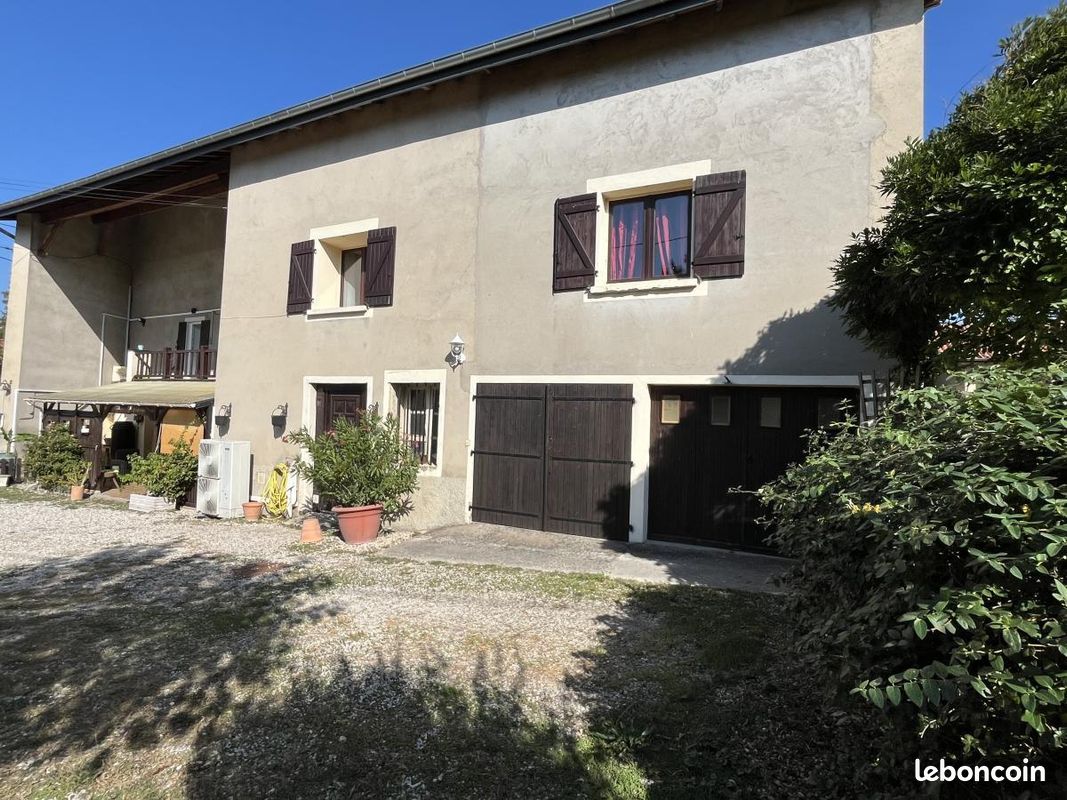 Maison 5 pièces 159 m² · à Pérouges · 159 m² · 369 000 €