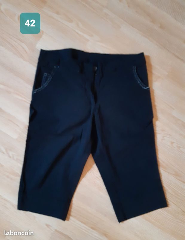 Pantacourt/bermuda femme taille 42 , 4 euros l'un (image 1)