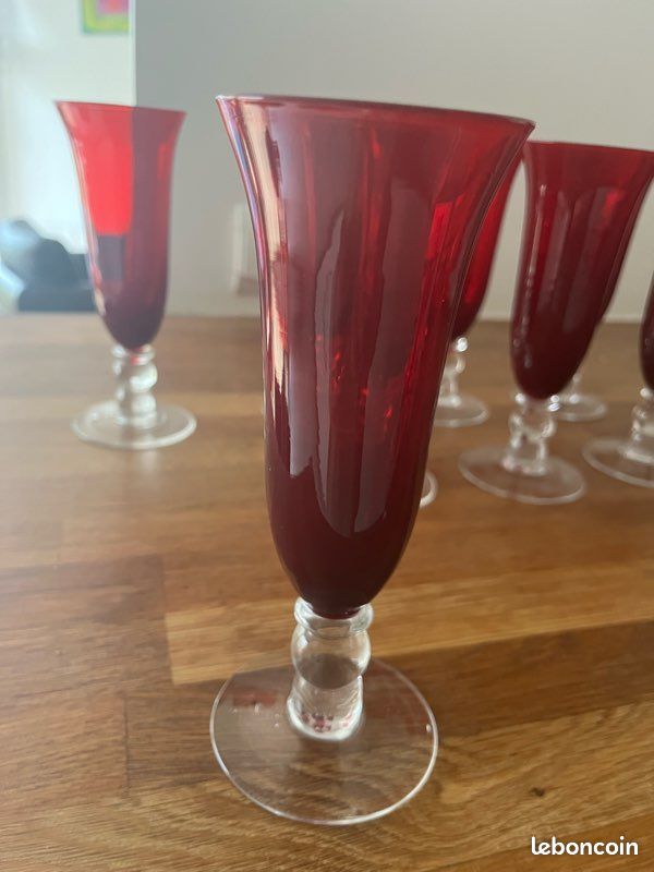 Lot De 6 Coupes à Champagne En Verre Rouge Canneberge, Taillé Transparent, Vers 1900 - Faites En France