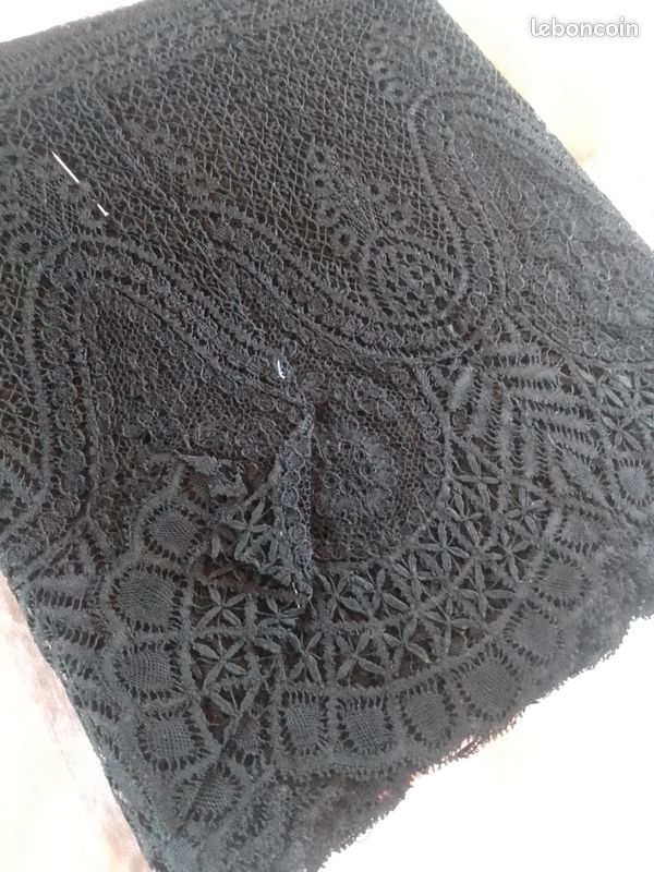 Dentelle Noire Ancienne à L'aiguille Et Aux Fuseaux - Lace Vintage - Occasion