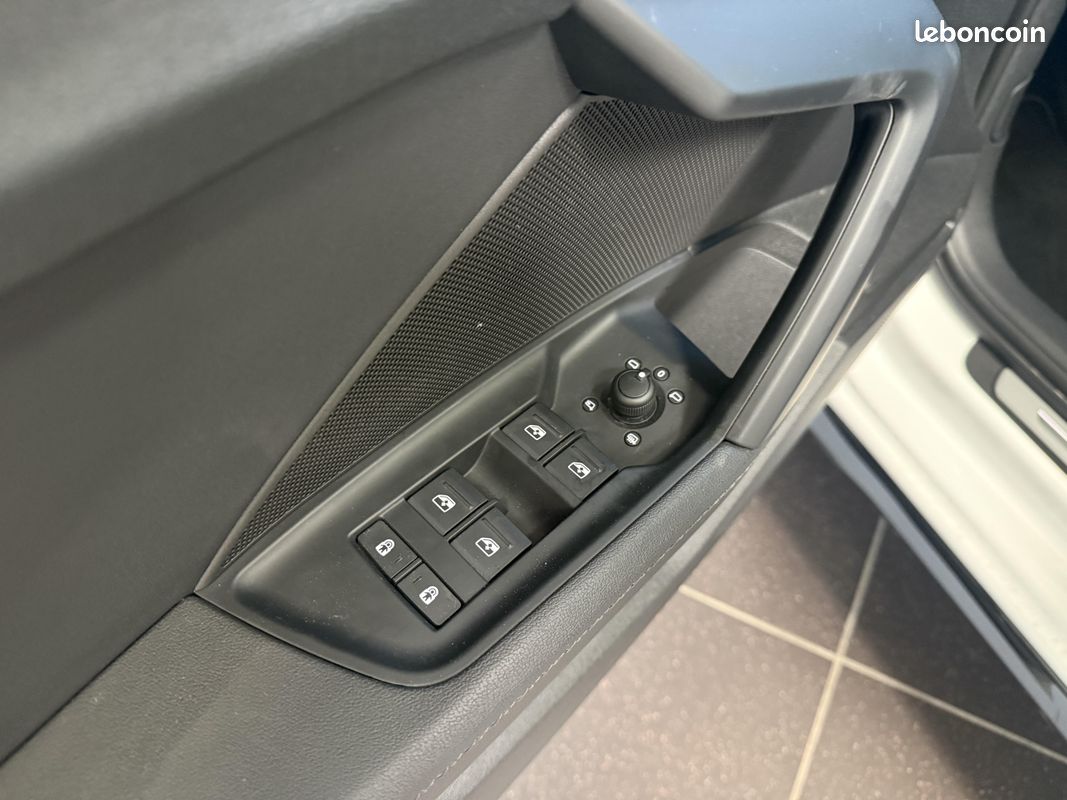 AUDI A3 Sportback 35 TDI 150 S tronic 7 S Line (image 8)