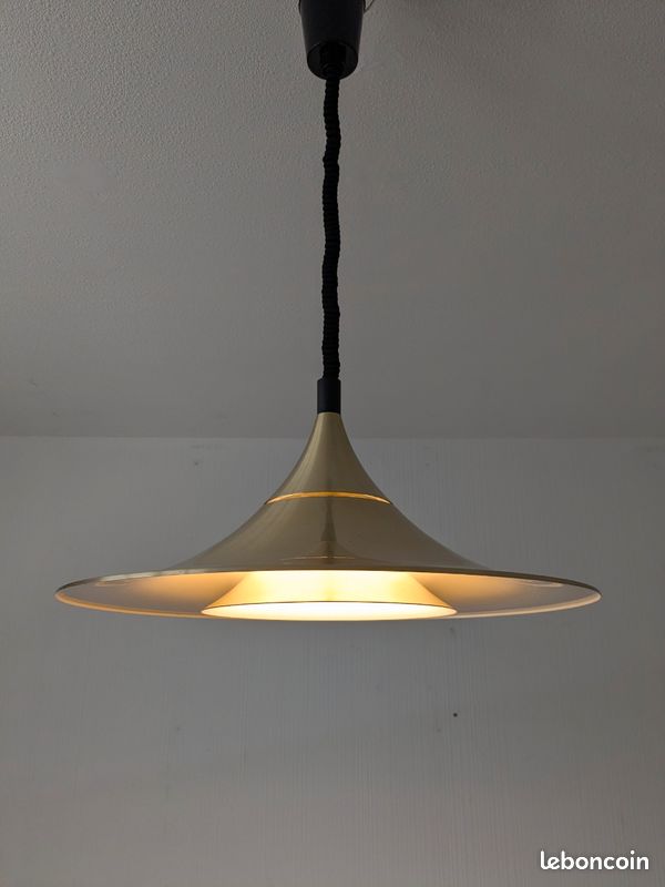 Suspension danoise vintage en métal doré (image 1)