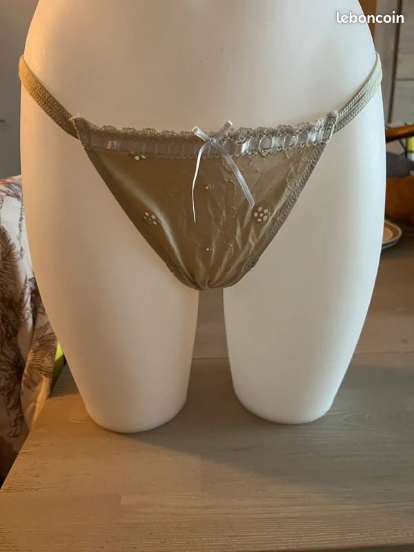 String Lise Charmel Vert Algue Taille FR 2 - Neuf Avec étiquettes, Collection La Bohème