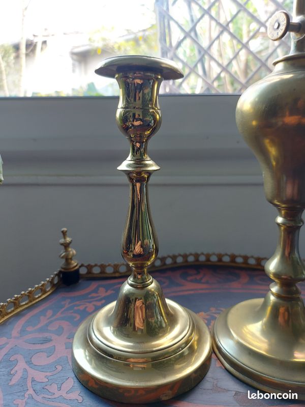 GIEN : Paire De Lampes à Pétrole En Faïence à Décor Renaissance Sur Fond Blanc Vers 1880