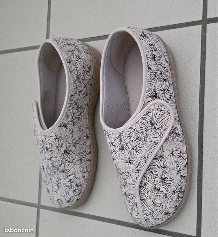 Chausson Beige Motif Fleur Femme - Bruman (image 3)