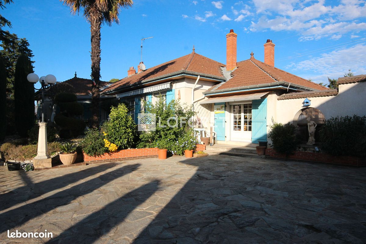 Maison 6 pièces 192 m² · à Saint-Just-Saint-Rambert · 192 m² · 525 000 €