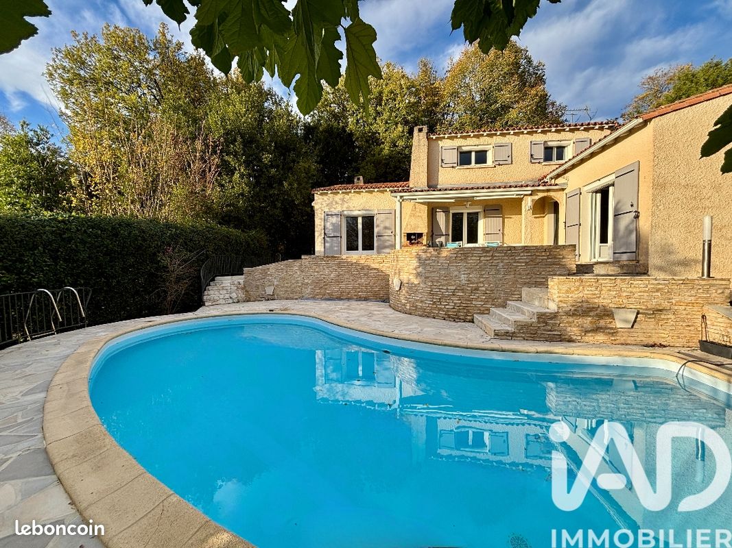 Maison 6 pièces 133 m² · à Saintes · 133 m² · 345 000 €