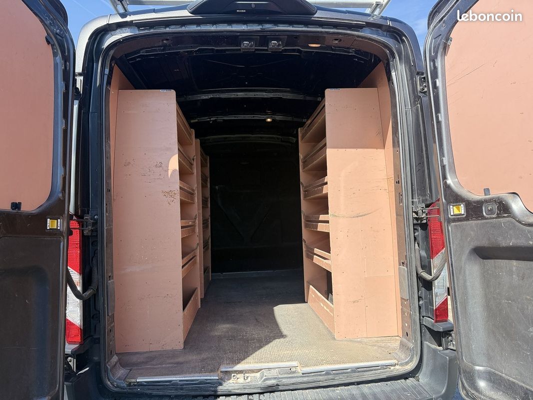 Ford TRANSIT 2T FG T330 L2H2 2.0 ECOBLUE 130CH S&S AMBIENTE (image 6)