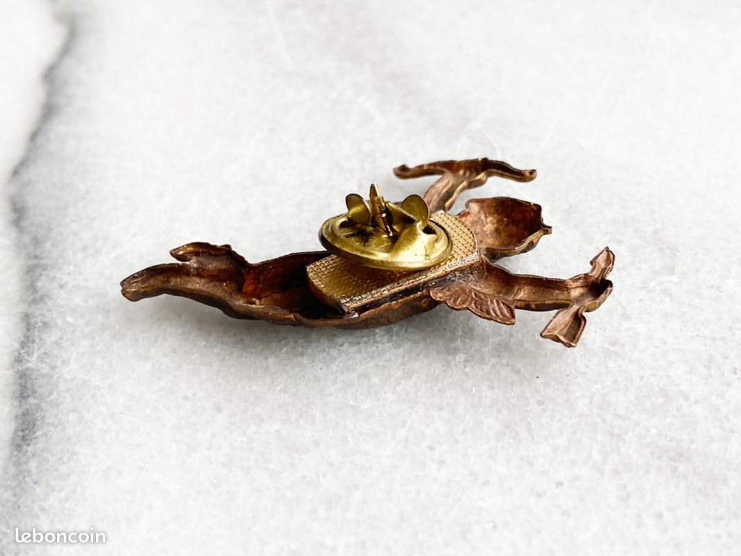 Broche Vintage Putto Cupidon En Métal Doré - Années 1970 Italienne - Bijou Ancien Oxydé