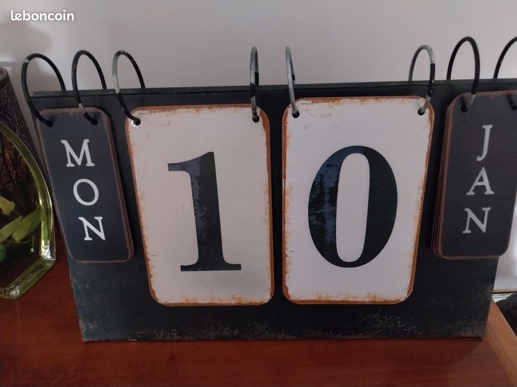 Calendrier perpetuel en metal (image 2)
