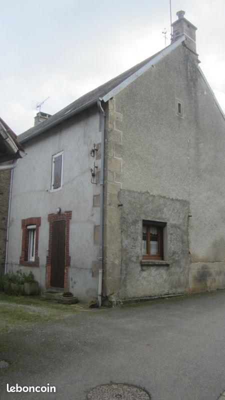 Maison 10 pièces 250 m² · à Cressat · 250 m² · 55 000 €