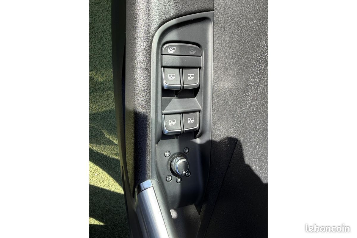 Audi q2 1.4 tfsi bva essence 150 s tronic sport suv premium (image 40)