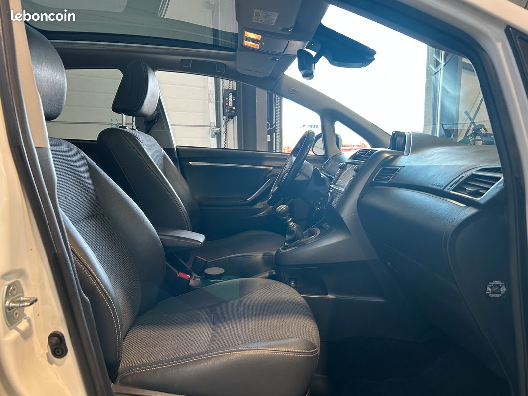 Toyota verso 112 d-4d design toit panoramique (image 3)