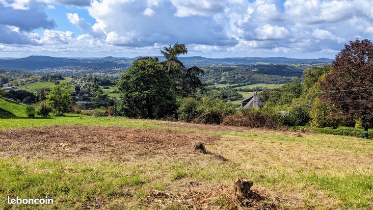 Terrain 1040 m2 Voutezac avec vue