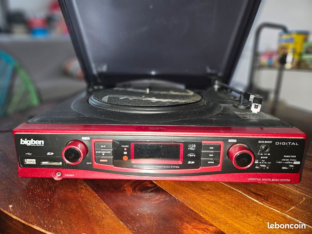 Tourne-disque vinyle rétro avec détails d'aiguille et boutons de