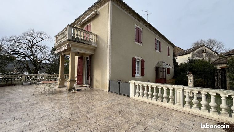 Maison 8 pièces 240 m²