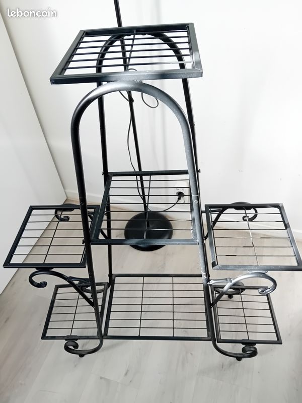 Étagère en fer forgé noir pour plante (image 2)