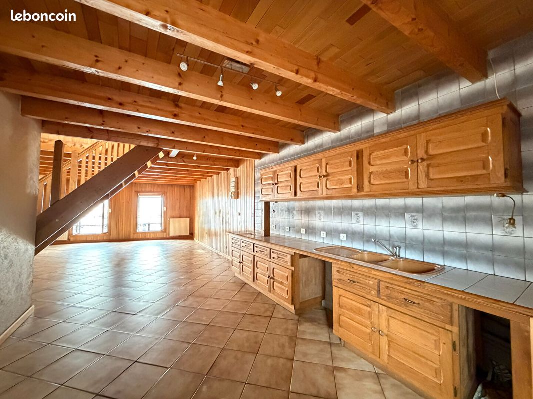 Appartement 3 pièces 84 m² · à Luxeuil-les-Bains · 84 m² · 470 €
