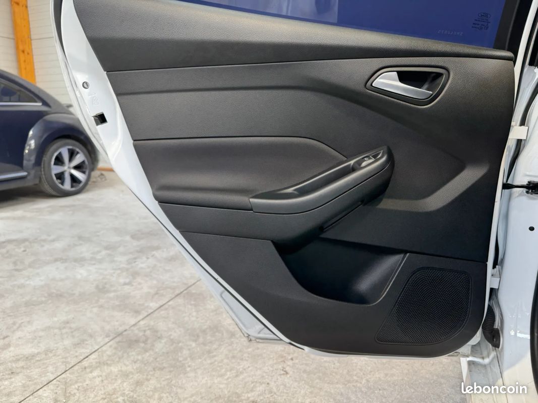 FORD Focus ST-Line 1.0 Ecoboost 125ch - Suivi - Caméra de Recul - GPS (image 38)