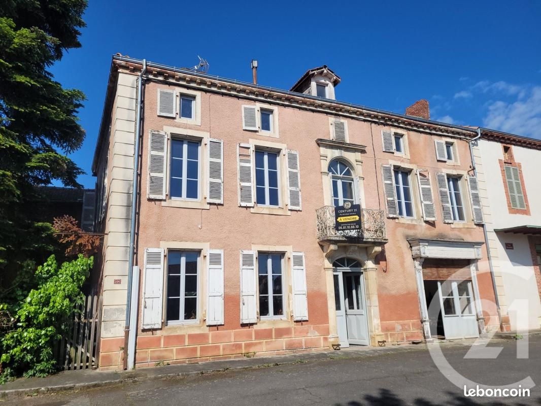 Maison 8 pièces 218 m² · à Cassagnabère-Tournas · 218 m² · 99 000 €