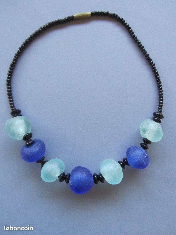 Collier de perles de verre (image 1)