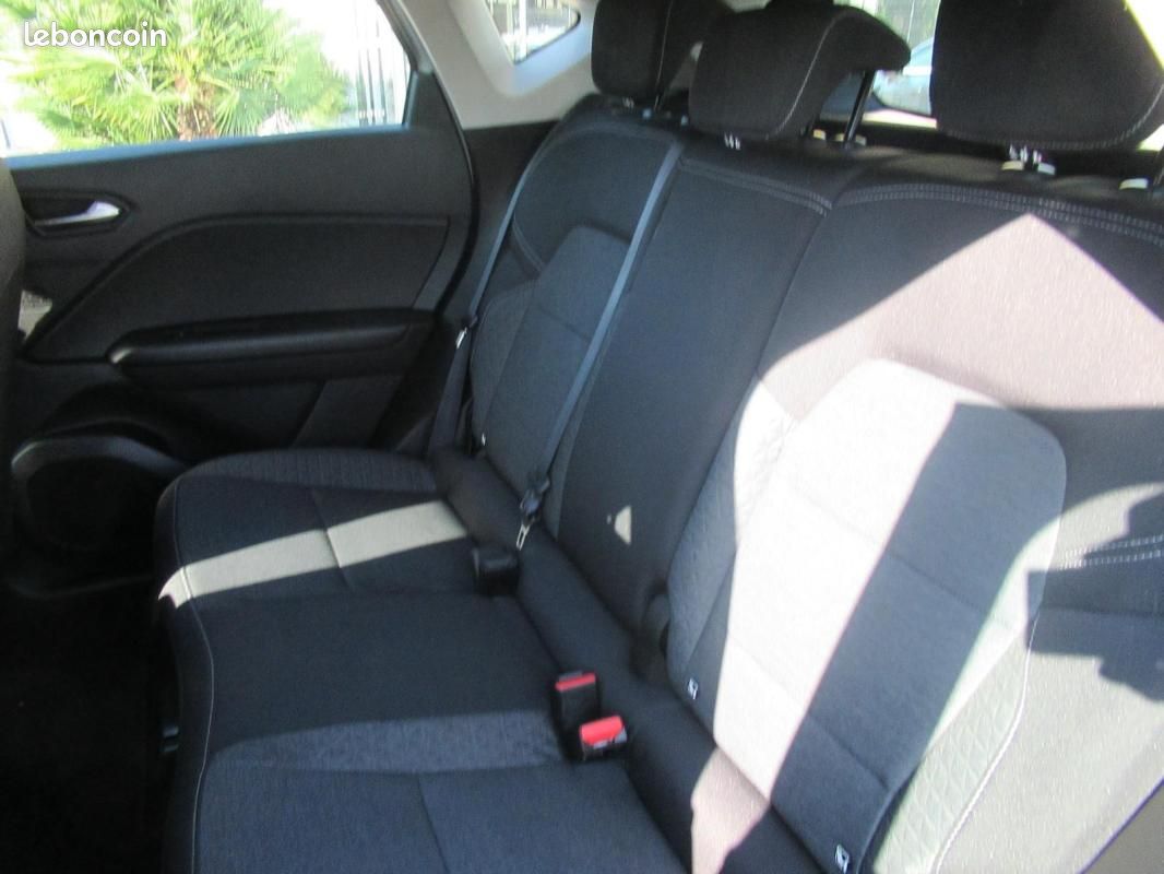 Renault Captur E-Tech 145 - 21 Business (image 13)